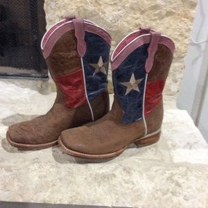 Brown cowboy boots with Texas lone star